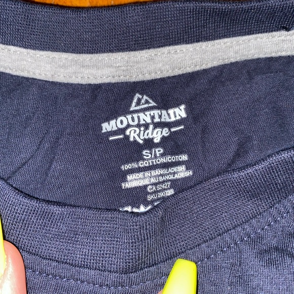 🛍️ 4/$25 T-shirt - Picture 2 of 2